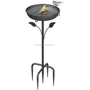 Bain d'oiseaux en métal artisanal pour extérieur, abreuvoir de jardin, bassin en fer, design unique, rustique et élégant. - Product Image 2