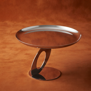 Base para Pastel con Acabado Cromado Metálico y Pedestal Escultural Único, un Centro de Mesa Ultramoderno para una Mesa Elegante - Product Image 1