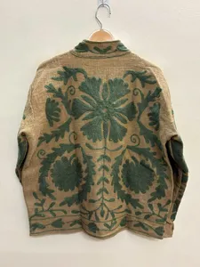 Ropa étnica india hecha a mano, chaqueta corta elegante para mujer con bordado floral tradicional de Aari de Cachemira. - Product Image 3