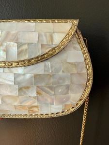 Sac à main en MOP fait main ILAHI avec chaîne, motif damier noir et blanc, idéal pour mariage ou soirée, cadeau parfait - Product Image 3