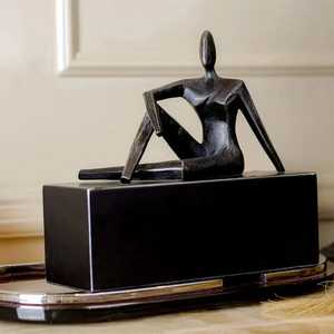 Jaffs Exports L 22xW 8xH 21cm Escultura Figurativa Moderna de Aluminio Negro Ecológica Decoración Artística de Mesa para Sala de Estar - Product Image 6