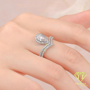 Anillo de compromiso de moissanita con corte de pera y piedras laterales brillantes, joyería nupcial de plata de ley, regalo de lujo para mujer - Product Image 5