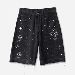 Shorts de mezclilla góticos de punto de cintura media para hombre, estilo boyfriend, con remaches cruzados y dobladillo desgastado, estilo invierno-verano - Product Image 4