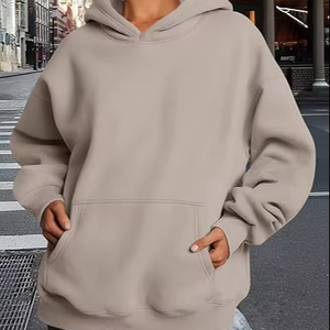 เสื้อฮู้ดดี้ผู้ชายลายพิมพ์ตัวอักษรสาดสีน้ำแบบวาดมือ คุณภาพเยี่ยม ผ้าฝ้าย 100% รุ่นใหม่มาแรง - Product Image 1