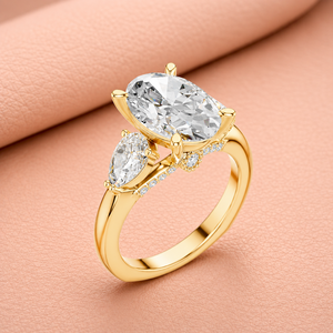 Bague de fiançailles en or jaune 14 carats massif avec diamant taille ovale, pierres latérales en forme de poire, certifiée IGI, clarté VVS1-VVS2, plaquée rhodium - Product Image 2