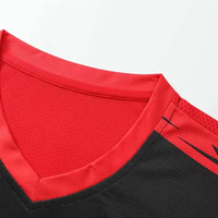 Tenue d'équipe personnalisée 100 % polyester, logo du nom de l'équipe, uniforme de football facile à porter, confortable.
