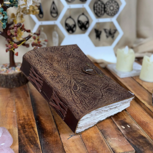 Journal en cuir vintage fait main - Livre des ombres vierge avec fermeture à clé en laiton - Product Image 3