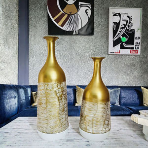 Vase de table moderne en métal doré avec design ajouré pour la décoration intérieure - Product Image 5