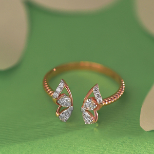 Bague ouverte de luxe en or rose 18 carats avec diamant taille poire pour femme, design inspiré des feuilles, bijoux fins, fournisseur en gros - Product Image 1