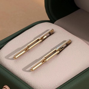 Pendientes de Oro de 14k con Diamantes en Forma de Clip_ Diamantes Cultivados en Laboratorio o Naturales - Product Image 1