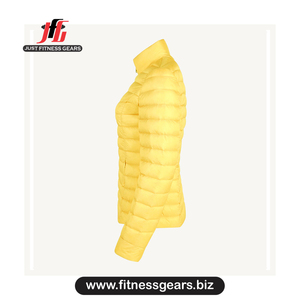 เสื้อแจ็คเก็ตผ้าควิลท์สีเหลืองสำหรับผู้หญิงของ Just Fitness Gears แขนยาว คอตั้ง ปิดด้วยซิป เหมาะสำหรับใส่ในฤดูหนาว - Product Image 3