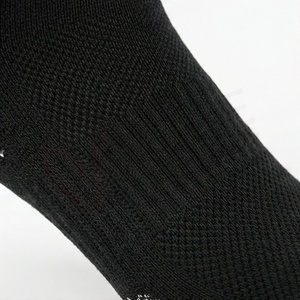 Chaussettes ras du cou pour hommes, couleur unie, tricotées, respirantes, en coton, polyester et élasthanne, pour usage quotidien en automne, style classique - Product Image 5