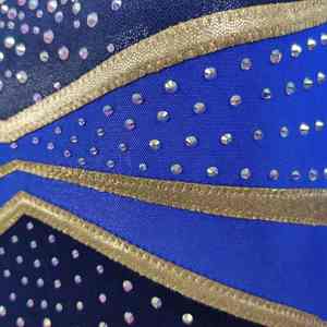 Uniforme de cheerleading pour femmes, conçu sur mesure par Solid Traders, avec strass brillants, 100% polyester, impression par transfert par sublimation, violet - Product Image 4