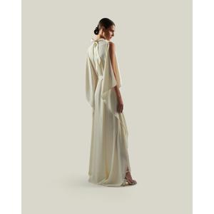 Vestido de fiesta hecho a mano, largo hasta el suelo, de satén blanco, con cuello en V, abertura frontal y diseño de manga corta, a precio de mayoreo. - Product Image 2