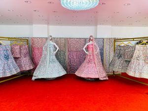 Costume de mariée glamour de style pakistanais complet et lourd Adultes Mariage Adultes Design avec filet Dupatta Diamonds Zarkan Stones Big Flair - Product Image 6