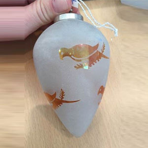 Décorations de Noël suspendues en forme d'oiseau doré, couleur argentée, avec boîte et Père Noël pour les fêtes - Product Image 1