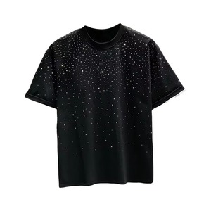 เสื้อยืดคอกลมแขนสั้นพิมพ์ลายจุดกลิตเตอร์สีดำสำหรับผู้ชายทรงปกติสไตล์ลำลอง - Product Image 1
