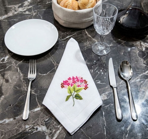 Servilletas de Tela Personalizadas al por Mayor, Servilletas de Algodón Blanco en Todos los Tamaños, Servilletas de Cena Bordadas con Hortensias, Servilletas de Mesa con Dobladillo Cosido - Product Image 3
