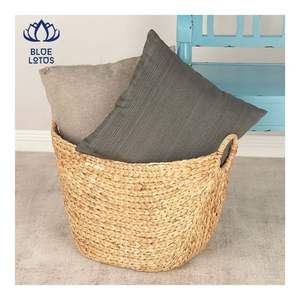 Très demandé Panier en jacinthe d'eau tressé à la main en fibre pour le rangement du linge et la présentation décorative, durable et de qualité supérieure - Product Image 5