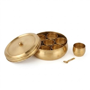 Ensemble de boîtes à masala en laiton doré, 7 pièces, récipients à épices amovibles avec couvercle sécurisé, décoration de cuisine ayurvédique durable - Product Image 1