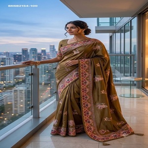 Ensemble de sari en soie crêpe de qualité supérieure avec motif traditionnel et imprimé Ajrakh, travail de miroir véritable et franges, mode féminine - Product Image 1