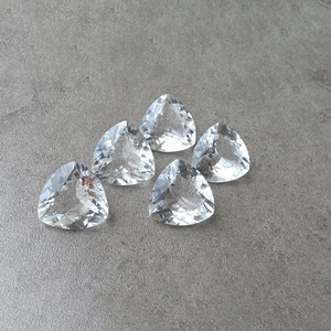 คริสตัลควอตซ์ธรรมชาติทรงสามเหลี่ยมเจียระไนแบบเหลี่ยมเพชรพลอย  ขายส่งทุกขนาด - Product Image 2
