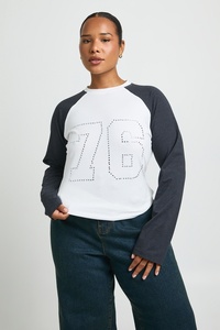เสื้อยืดแขนยาวผู้หญิง OEM ลายกราฟิกขนาดใหญ่ สไตล์ลำลอง สตรีทแวร์ เสื้อแขนยาว ผู้ผลิตเสื้อผ้าสั่งทำ ขายส่ง - Product Image 4