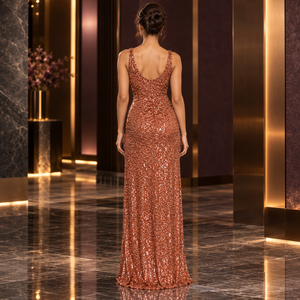 Robe de soirée en sequins couleur cuivre rose avec décolleté en V profond et fente avant |   Robe de soirée longue ajustée avec effet taille drapée - Product Image 4