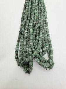 Perles de pierres précieuses en émeraude naturelle de forme carrée, 4-5 mm, environ 16 pouces de long, vente en gros par le fabricant, perles d'émeraude pour la fabrication de bijoux - Product Image 3