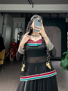 Conjunto de Lehenga Choli de diseñador con encaje y trabajo Kodi sobre base de mármol, especial para Navratri, completamente cosido y listo para usar. - Product Image 3