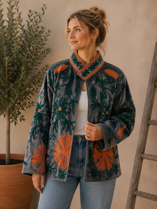 Veste en velours gris faite à la main avec broderies florales vertes et orange |   Veste artisanale indienne pour femmes - Product Image 1