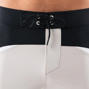 Shorts de bain athlétiques pour hommes, blancs et noirs, à séchage rapide, avec cordon de serrage, pour la plage, la natation et les sports nautiques - Product Image 4