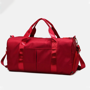 Sac de voyage en nylon imperméable de qualité supérieure avec grande capacité et compartiment séparé pour les chaussures, idéal pour la salle de sport et les voyages de week-end - Product Image 1