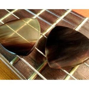 Plectres de guitare en corne de buffle faits à la main, bord lisse, plectre naturel pour guitare acoustique et électrique, logo personnalisé, export en gros - Product Image 6