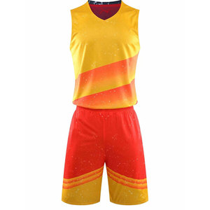 Tenue de basketball en polyester respirant haute performance, design sublimé, ensemble personnalisé pour les matchs de compétition - Product Image 1