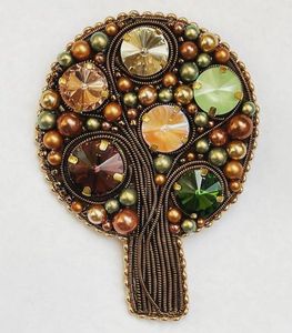 Broche de Búho Bordado con Cuentas, Artesanía Premium MD, Joyería Textil Hecha a Mano, Servicio de Diseño Personalizado y Fabricación de Moldes - Product Image 4