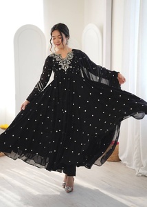 Costume Salwar traditionnel exclusif pour femmes, de style indien et pakistanais, disponible au prix de gros auprès d'un exportateur indien - Product Image 2