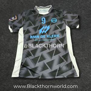 Ensemble de maillot de football sublimé à manches courtes en polyester pour adultes, col en V, short de sport avec cordon de serrage - Product Image 2