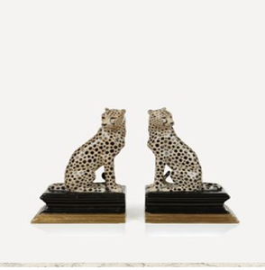 Figuras humanas escultóricas de oro en pose agachada, que añaden un toque moderno a cualquier estantería; lujo disponible a precios de mayorista. - Product Image 5