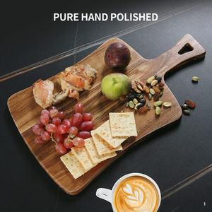 Planche à découper rectangulaire en bois d'acacia, écologique et durable, avec poignée, pour la cuisine, style restaurant, pour servir les légumes et les fruits - Product Image 4