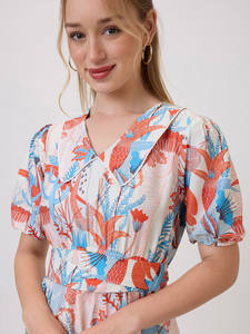 Vestido midi acampanado con estampado tropical naranja, cuello en V, mangas cortas, lavable, natural, venta al por mayor - Product Image 4