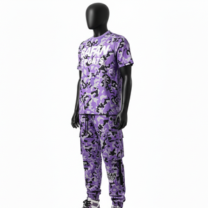 Conjunto de camiseta y pantalón de camuflaje morado para hombre, 240 GSM, poliéster y spandex premium, transpirable, con impresión de logotipo personalizado, 2 piezas. - Product Image 4