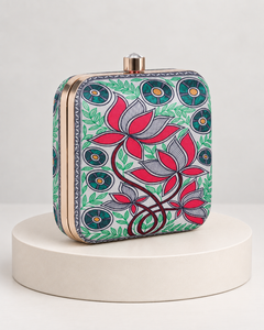 Pochette carrée en tissu de coton brodé floral pour femme, durable et élégante, idéale pour mariage, soirée, avec doublure en satin - Product Image 3