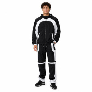 Conjunto Deportivo Personalizado para Hombre, Chaqueta con Capucha y Pantalones Desmontables en Blanco y Negro, Pantalones Cargo con Cierre, Ropa Deportiva, Ropa Técnica - Product Image 1