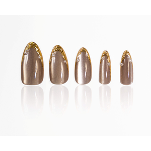 Uñas Postizas Metálicas Color Champán Línea Dorada, Forma Almendrada Mediana, Uñas Artificiales de Lujo con Perlas, Personalizadas, OEM, ODM, Venta al Por Mayor - Product Image 1