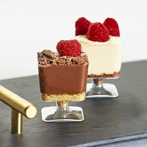 Vaso Cuadrado de Plástico de Calidad de Exportación para Postres, Pudín, Mousse, Trifle, Frutas, Parfait, Sundae, con Tapa Abatible, 100ml - Product Image 1