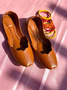 Chaussures traditionnelles faites à la main pour femmes, Khussa, chaussures de mariage, Mojari, Juti, Punjabi Jutti, sandales ethniques, Multani Khussa - Product Image 2