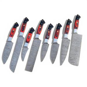 Juego de 8 cuchillos de chef profesionales de acero de Damasco con mango de madera, hojas martilladas hechas a mano, ecológicas y ambidiestras - Product Image 1