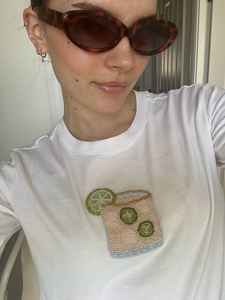 เสื้อครอปท็อปผ้าฝ้ายสีขาวหรูหรา แต่งลายปักลูกปัดรูปกุ้งก้ามกรามสีแดง สำหรับผู้หญิง แฟชั่นลำลองฤดูร้อน - Product Image 5