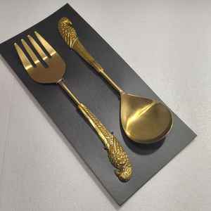 Ensemble de 2 saladiers en acier inoxydable avec finition laiton antique et poignée en laiton en forme de perroquet. - Product Image 1